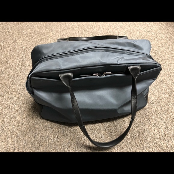 tumi athens carry all